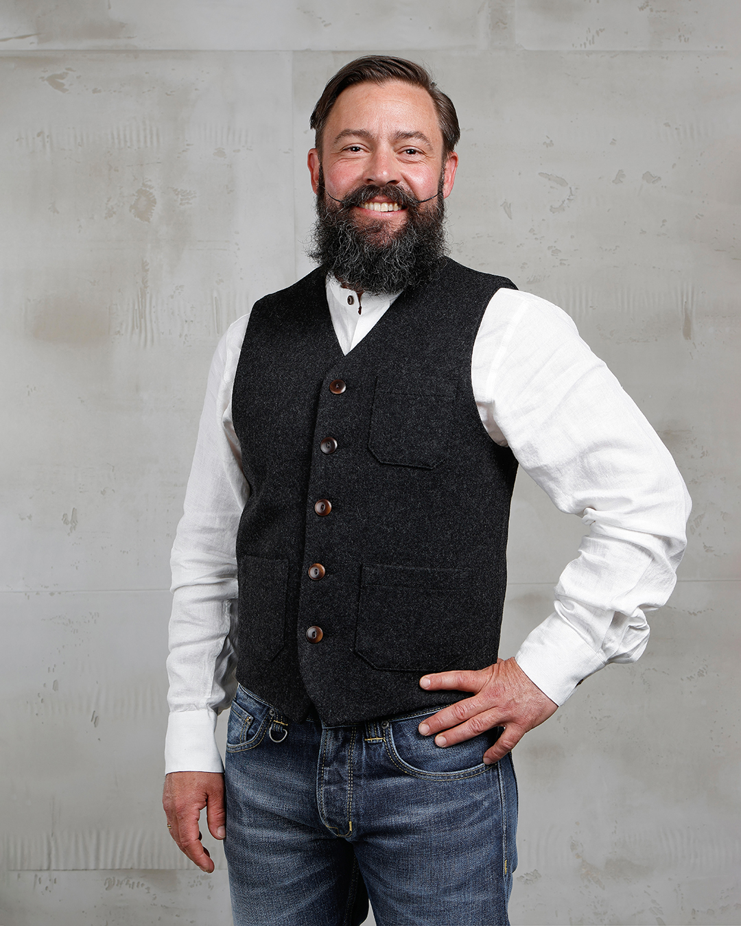 1937 Roamer Vest Beaver Green – Green wool vest with traditional